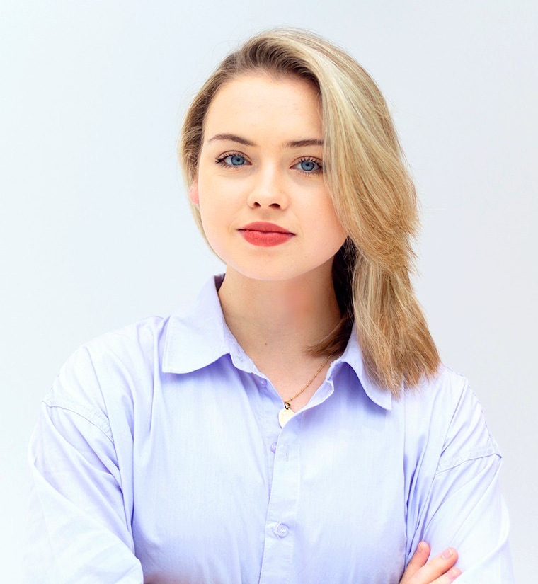 Instruktor Pilates Aluna prowadzący trening indywidualny